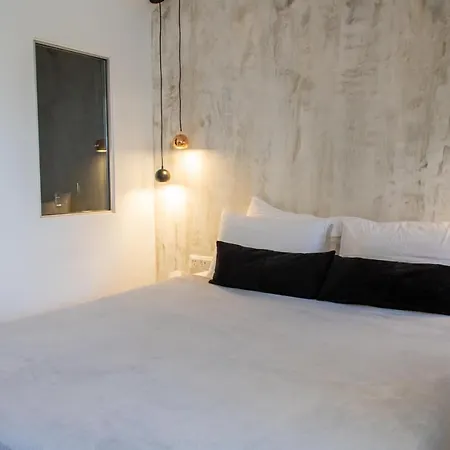 George & Joanna Santorini * Fira (Santorini)