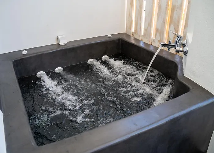 George & Joanna Santorini 公寓 费拉