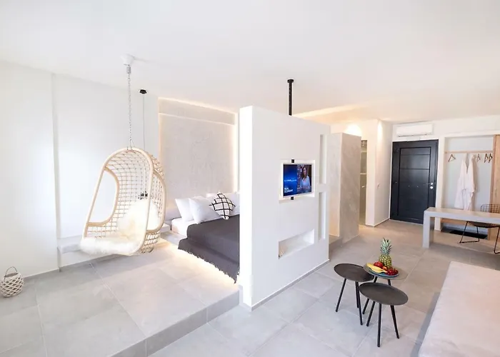 George & Joanna Santorini 费拉