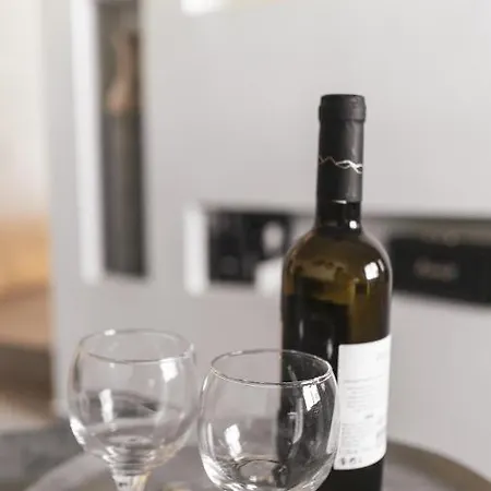 George & Joanna Santorini דירה