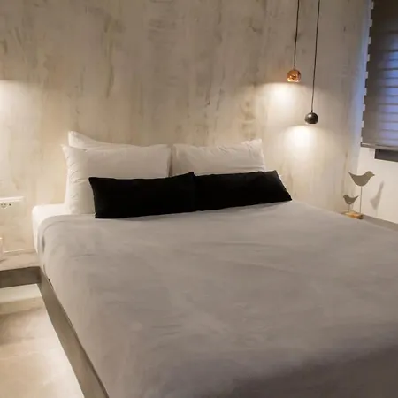 George & Joanna Santorini * סנטוריני