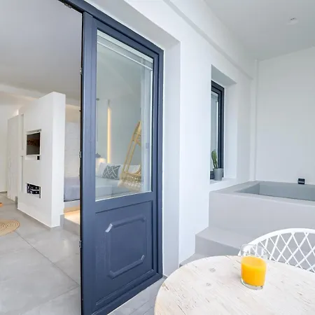 George & Joanna Santorini סנטוריני