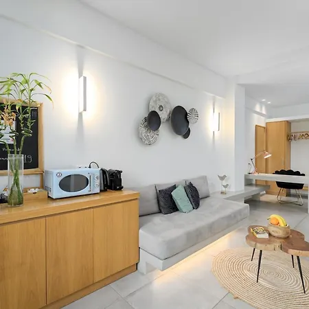 George & Joanna Santorini סנטוריני