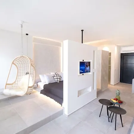 George & Joanna Santorini Fira (Santorini)