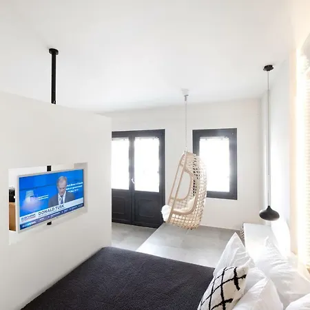 George & Joanna Santorini * סנטוריני