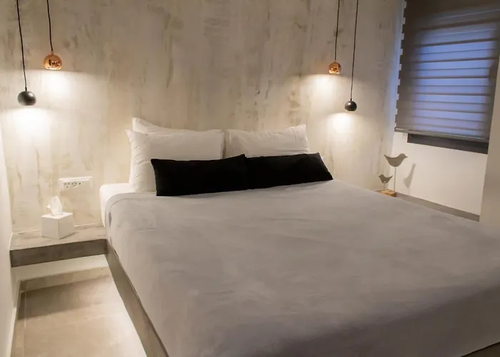 George & Joanna Santorini * Firá