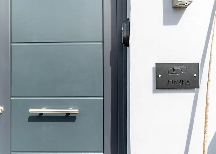 George & Joanna Santorini サントリーニ